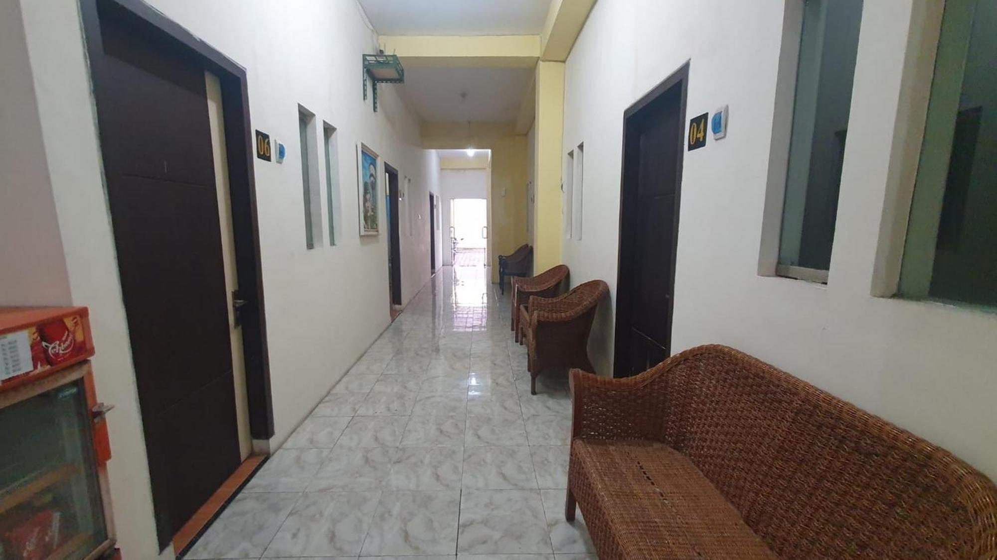 Reddoorz Syariah At Demasto Homestay Jembel Exteriör bild