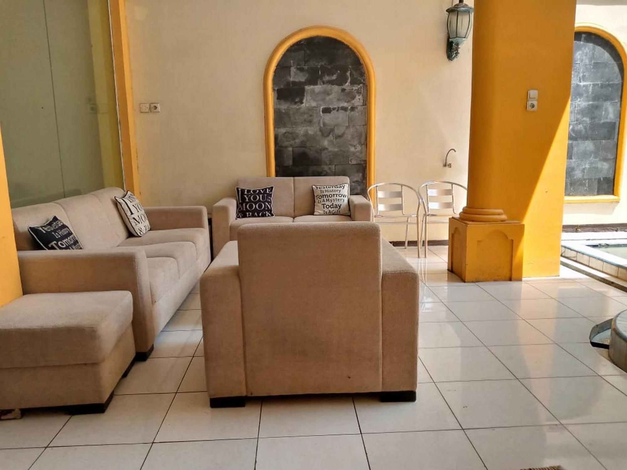 Reddoorz Syariah At Demasto Homestay Jembel Exteriör bild